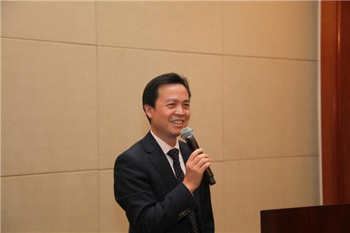  广东省门业协会锁具五金专委会首任会长陈鸿填先生致辞